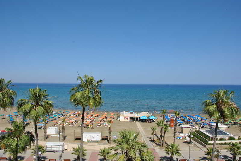 Les Palmiers Beach Boutique Hotel & Luxury Apartments Larnaca Exteriör bild